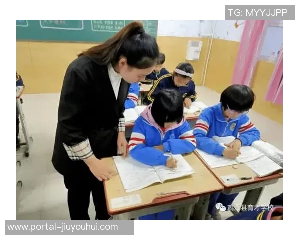 大连足球教练张海涛带领球队重塑辉煌展现执教新风采 大连足球教练张海涛带领球队重塑辉煌展现执教新风采